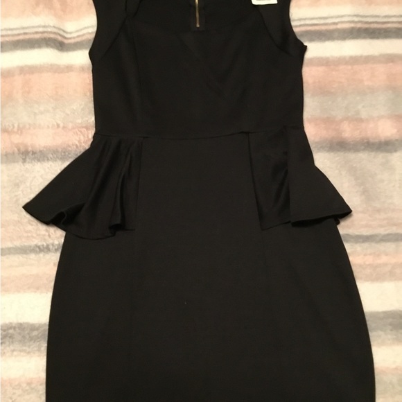 Amber Blue - Picture 3 of 8